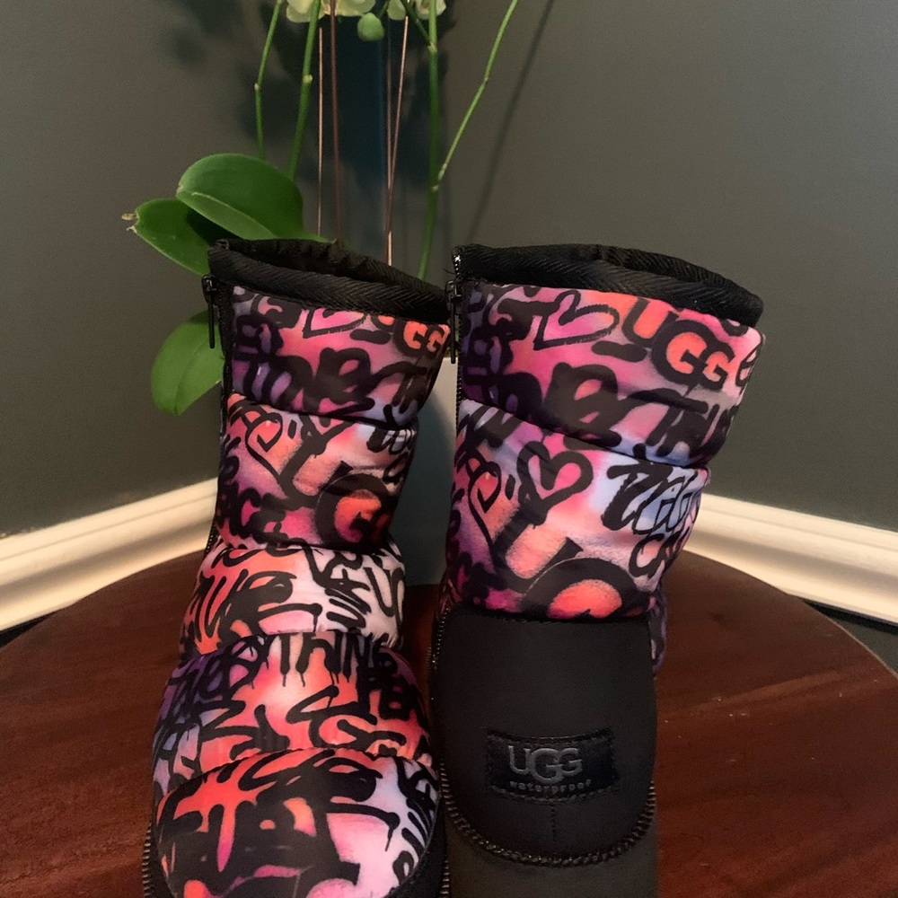 Ugg ridge graffiti pop boots